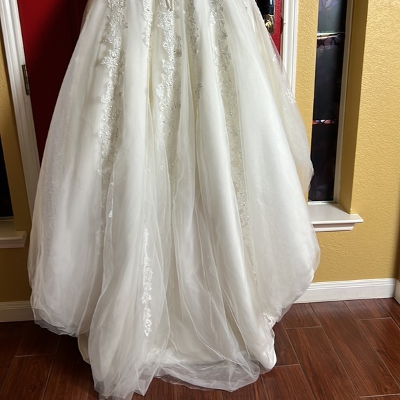 Alfred wedding gown size 2 - Picture 8 of 8